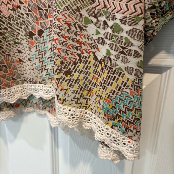 Multicolor Geometric Blouse - Picture 2 of 4